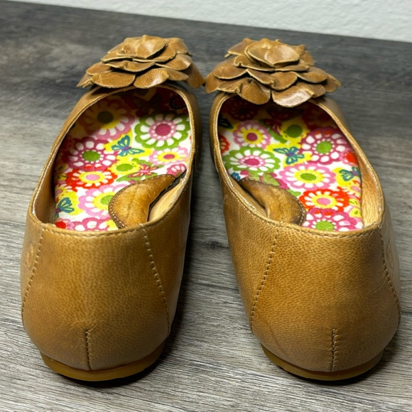 Born round toe flats, 3D flower embellishments, Good used condition - Picture 15 of 15